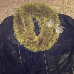 Green infinity scarf